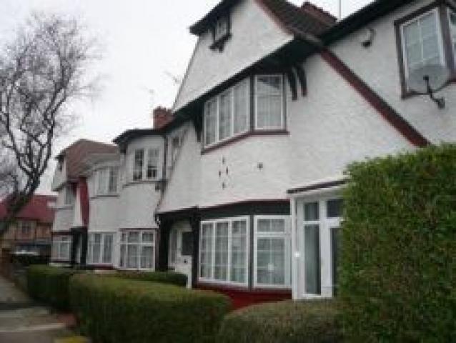 			1 Bedroom, 1 bath, 1 reception Flat			 Hampstead Garden, GOLDERS GREEN